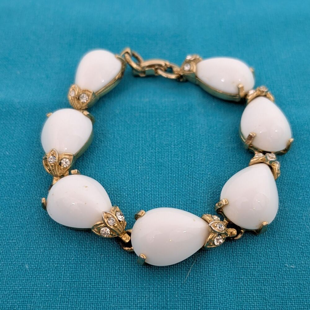 Vintage White Thermoset Lucite Teardrop Bracelet, Trifari Style Gold Plated Link